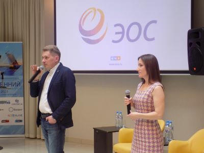 Алексей Перегудов, директор по работе с партнерами ГК «ЭОС», и Антонина Шиянова, директор ООО «Эксперт Док»